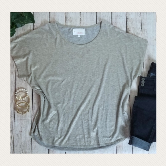 Two by Vince Camuto Tops - Sz L Two by Vince Camuto Gold Foiled Top